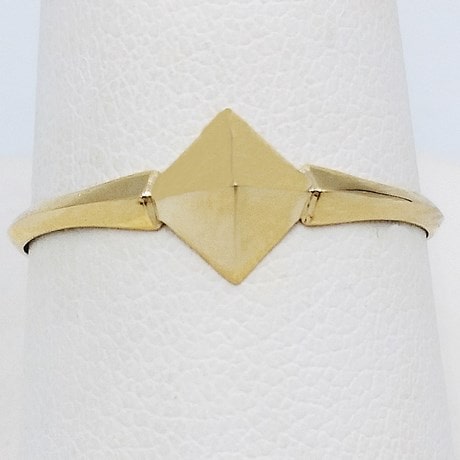 Gold pyramid ring