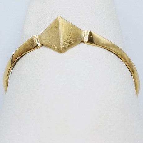 Nour Pyramid Ring Gold – J&CO Jewellery